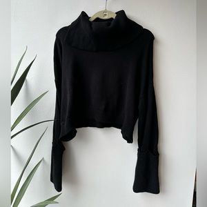 Asymmetric black sweater 🖤